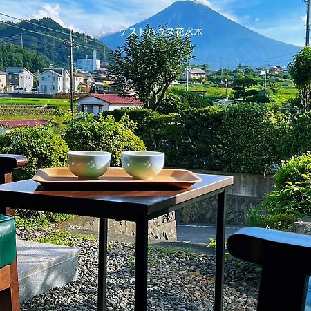 富士山を眺められる宿 ゲストハウス花水木 Nishikatsura Buitenkant foto