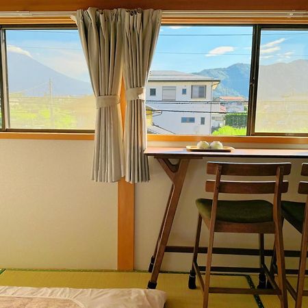 富士山を眺められる宿 ゲストハウス花水木 Nishikatsura Buitenkant foto