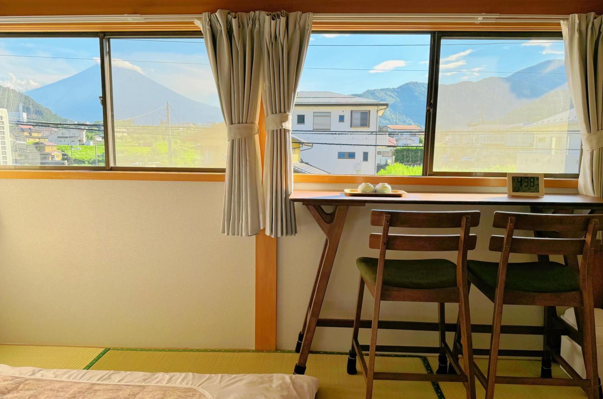 富士山を眺められる宿 ゲストハウス花水木 Nishikatsura Buitenkant foto